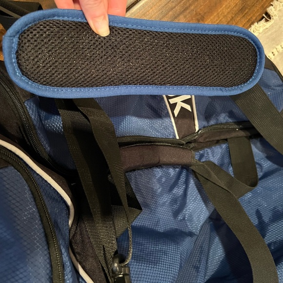 Reebok Blue and Black Men's Large Duffle Bag, GUC, multiple compartments - Picture 10 of 14